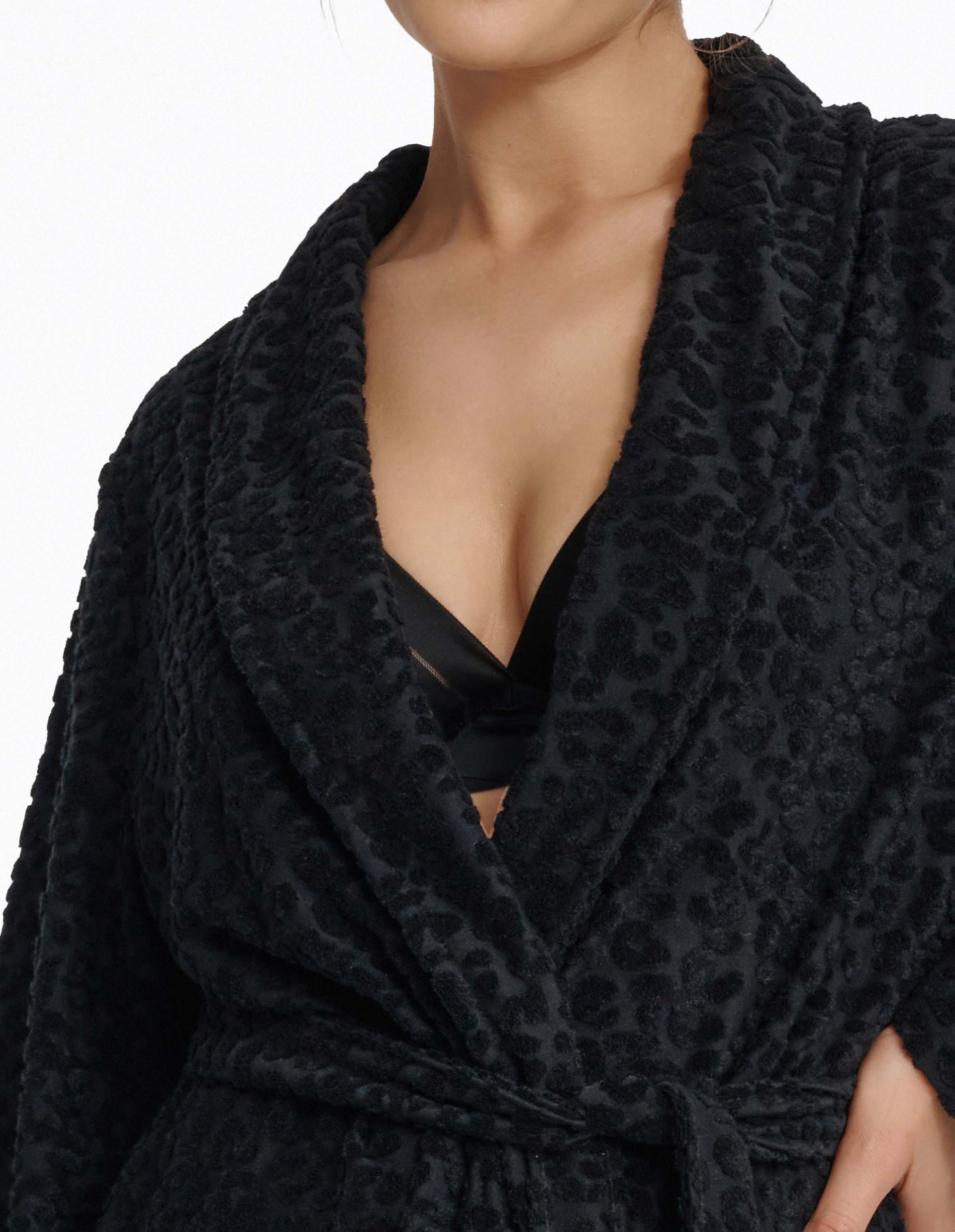 Robe Maren Black 3