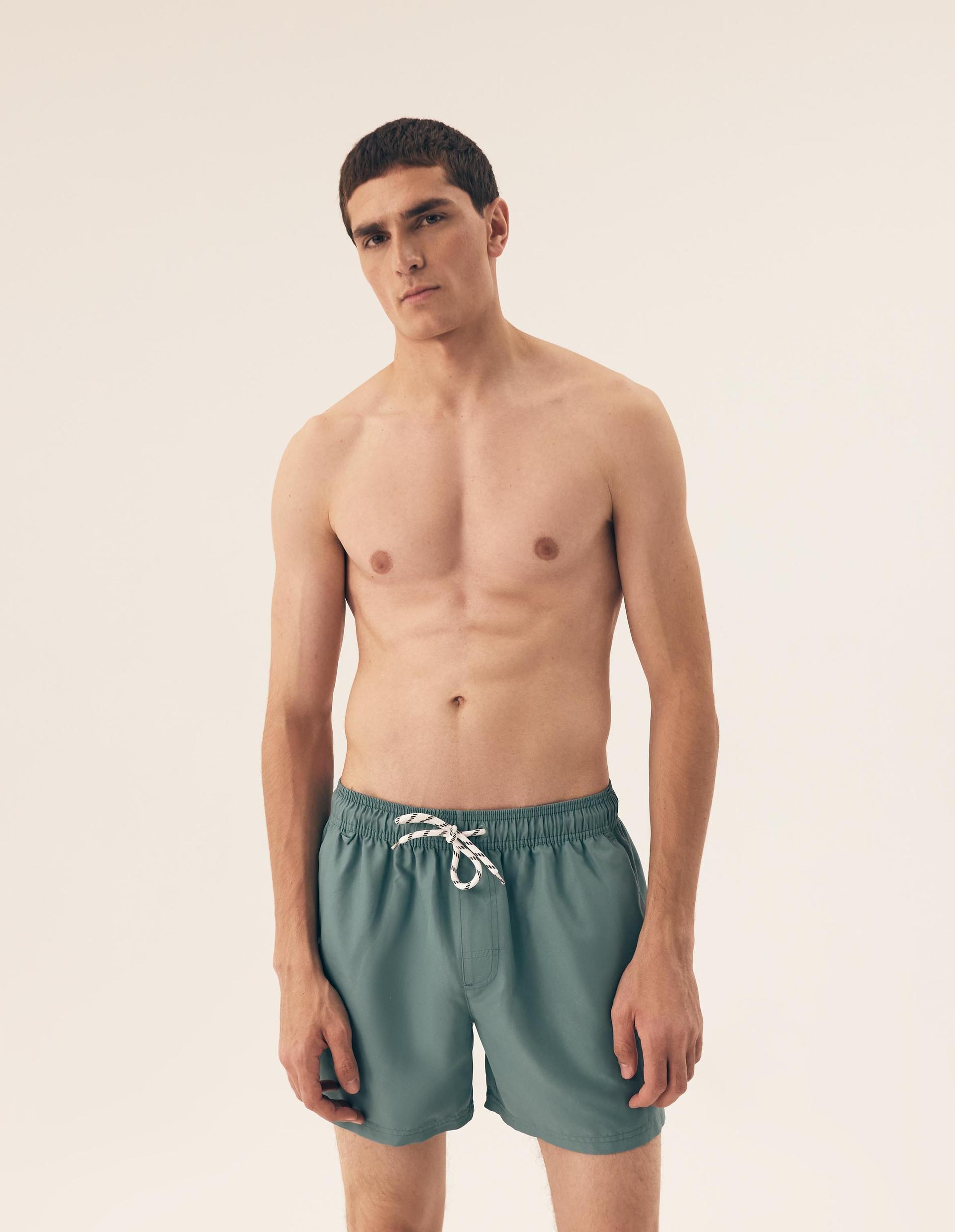 Swim shorts React with a pattern-changing effect 1