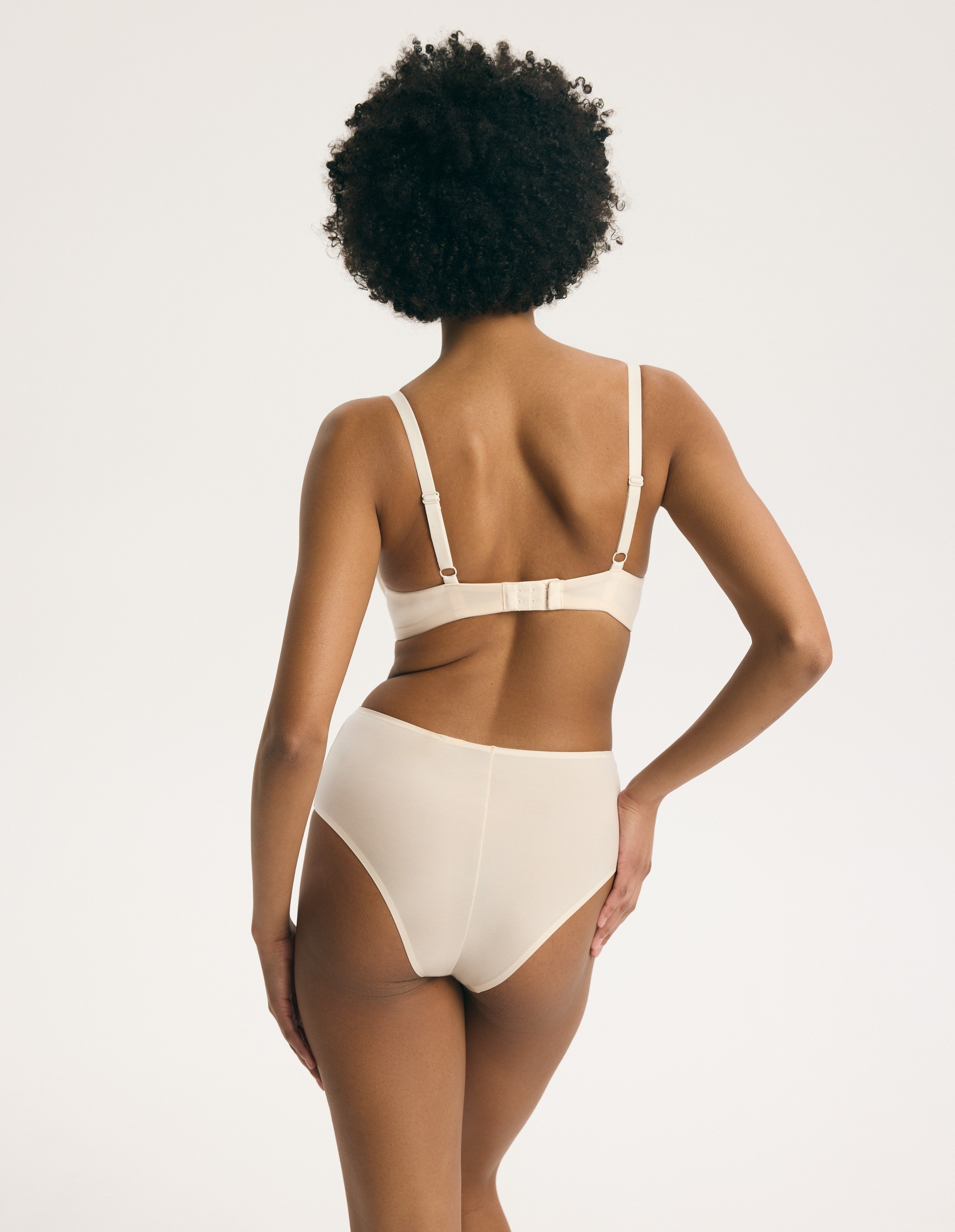 High-Waisted Panties Essential