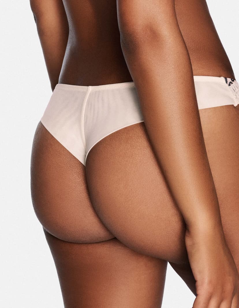 String Rebellious Rosa 4
