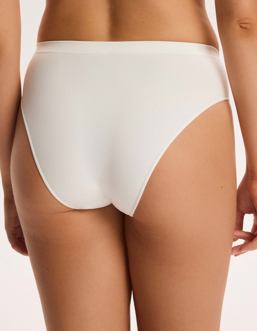 LESLI Seamless High-Coverage Briefs cream 4