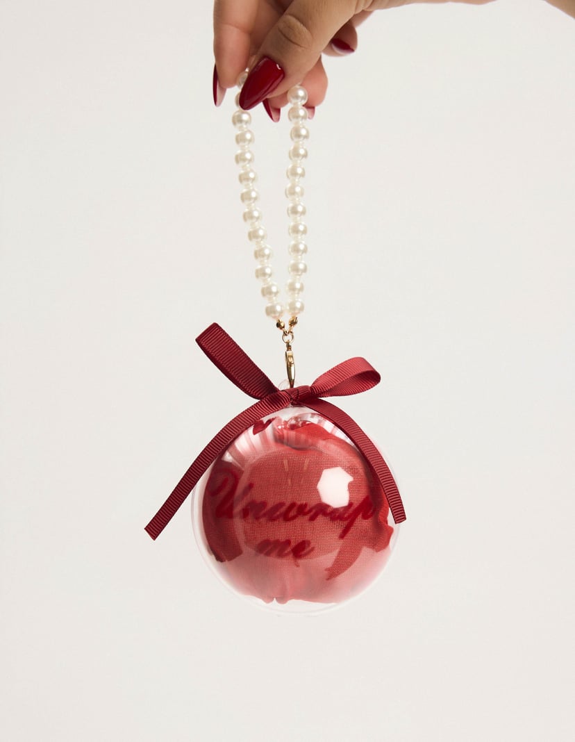 Stringi MON Red in Gift Bauble with Keychain Red 2