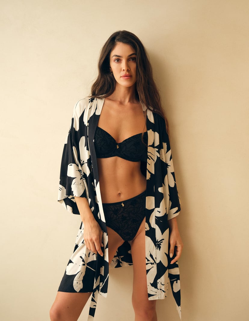 Robe Jin Black 1