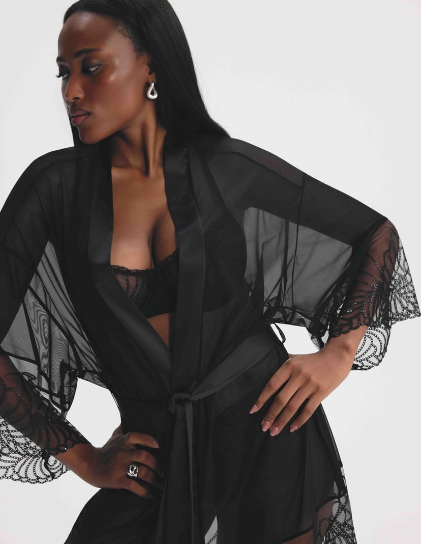 Robe Sheerveil Black 2